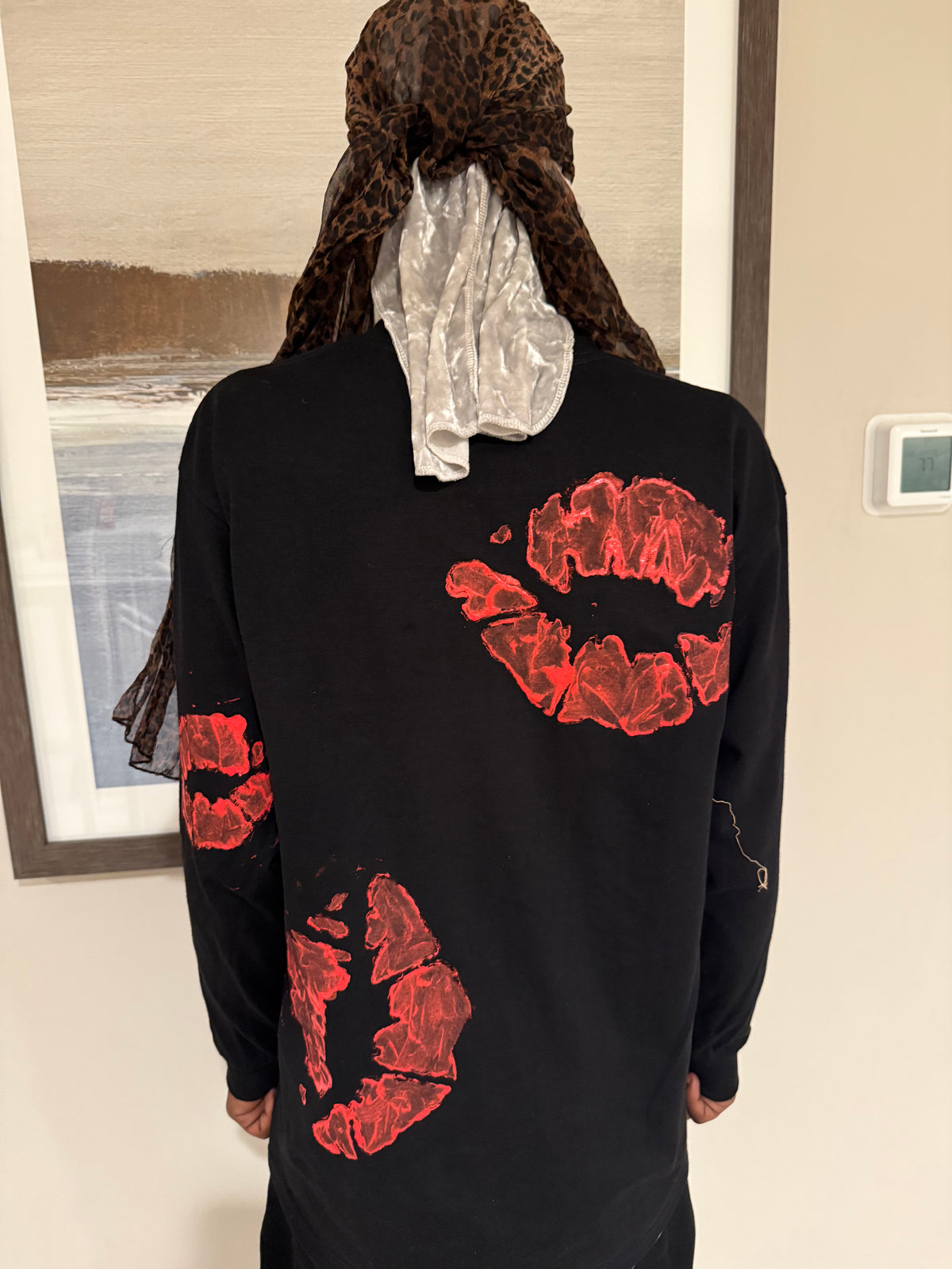 heavy weight long sleeve kiss mark shirt