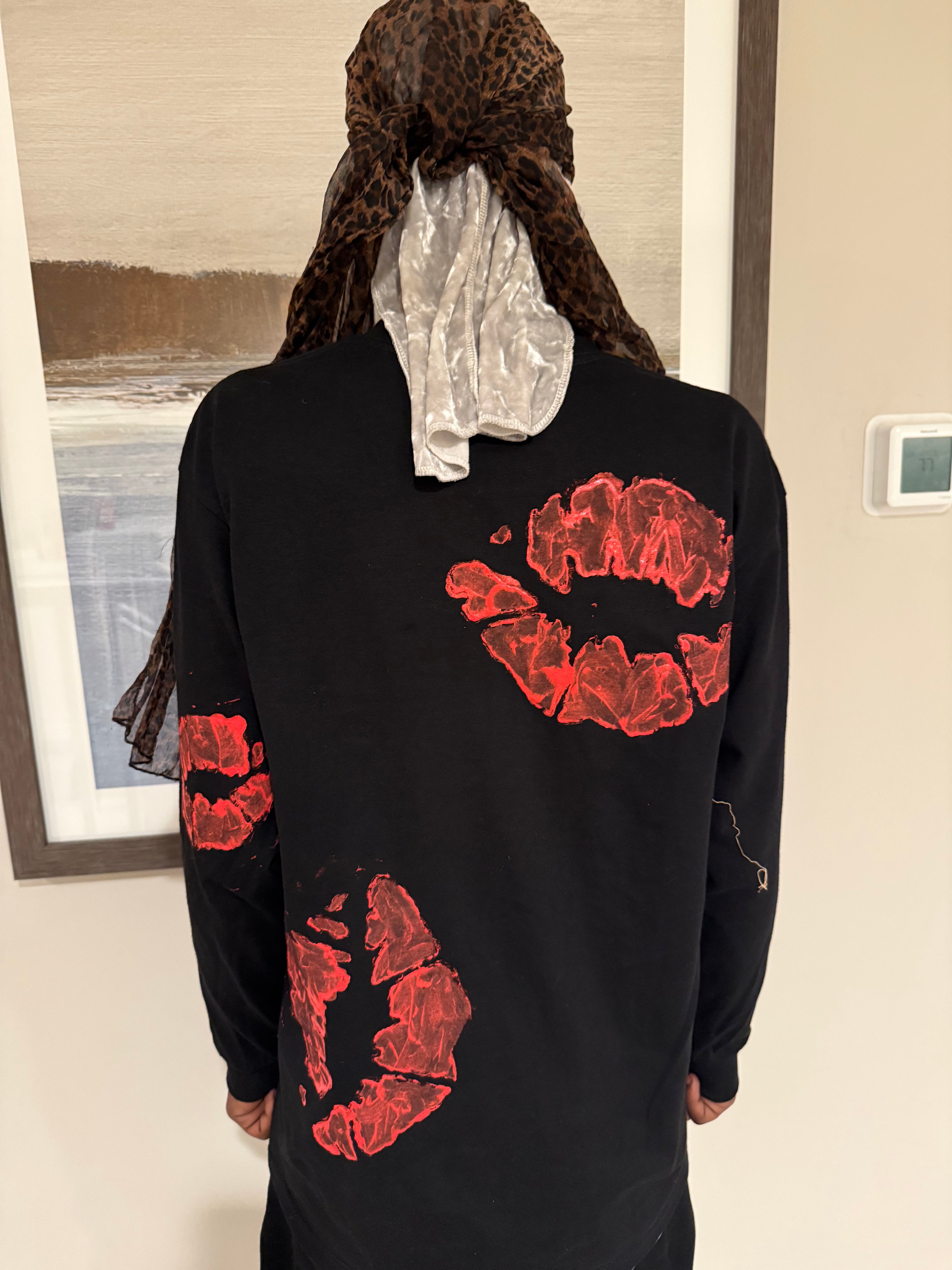 heavy weight long sleeve kiss mark shirt