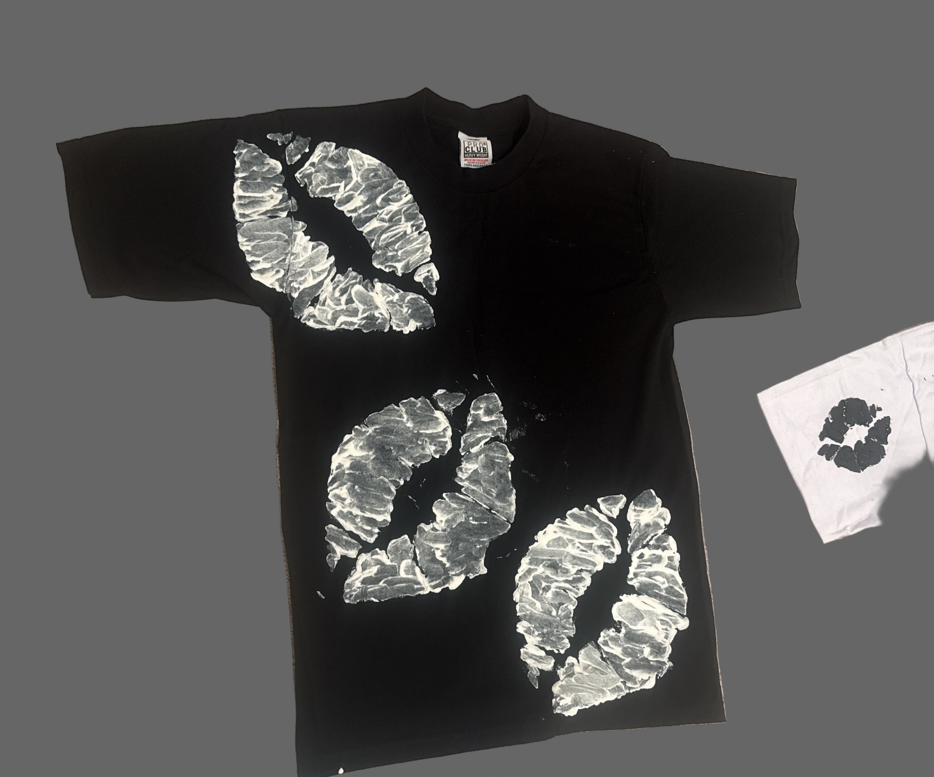 kiss heart heavy weighted T